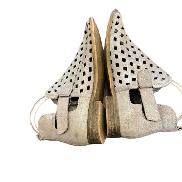 Musse & Cloud Caila Women's Taupe Metallic Leather Ankle Booties Size 7 - Picture 6 of 9